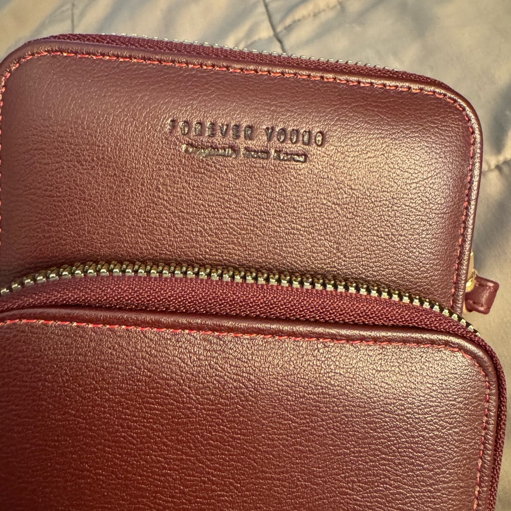 Forever Young Women’s Crossbody Bag